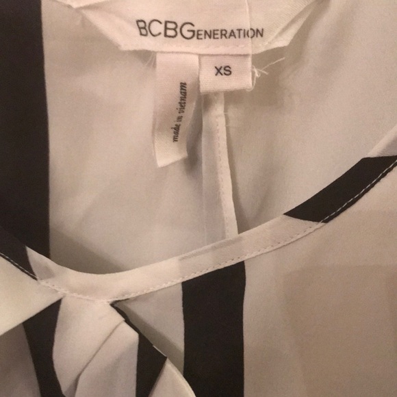 BCBG top - Picture 2 of 4